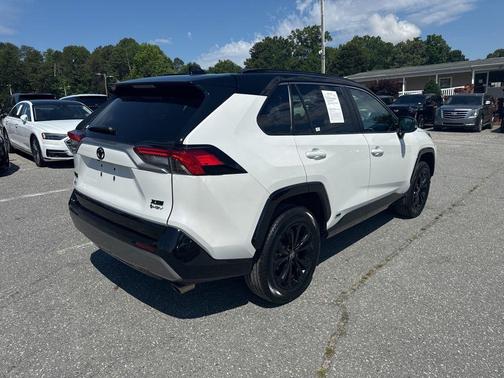 Wind Chill Pearl/Midnight Black Metallic 2025 Toyota RAV4 Hybrid SE