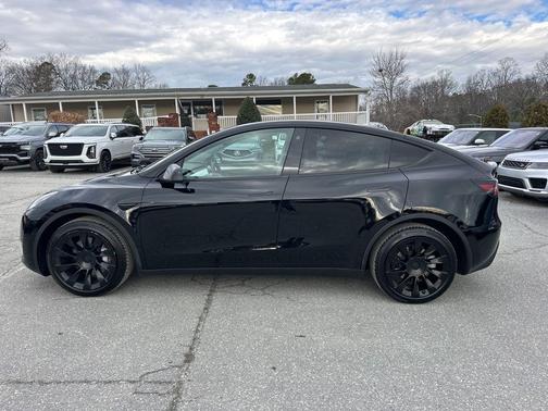 2023 Tesla Model Y Long Range Dual Motor All-Wheel Drive