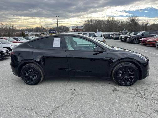 2023 Tesla Model Y Long Range Dual Motor All-Wheel Drive