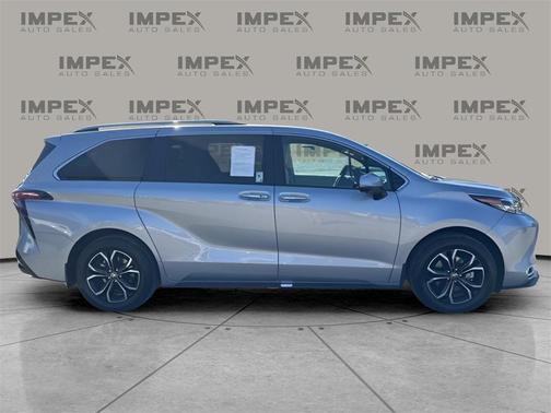 2025 Toyota Sienna Platinum 7 Passenger