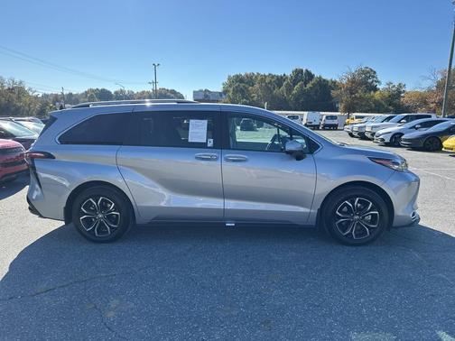 2025 Toyota Sienna Platinum 7 Passenger