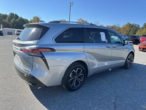 2025 Toyota Sienna Platinum 7 Passenger