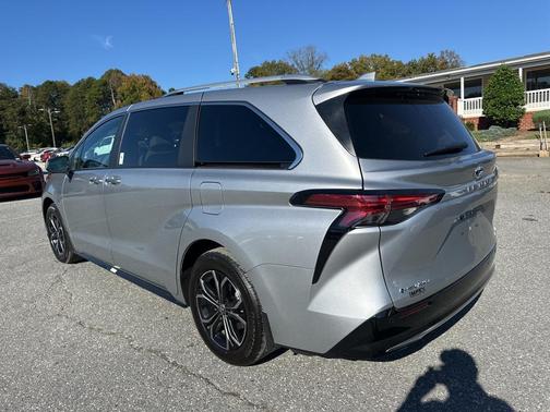 2025 Toyota Sienna Platinum 7 Passenger