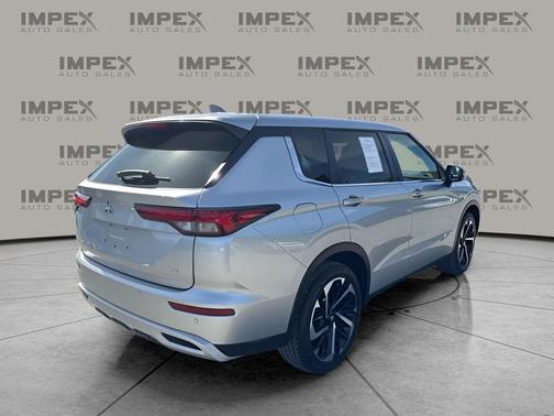 Alloy Silver Metallic 2024 Mitsubishi Outlander SE 2.5 2WD