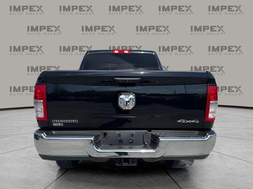 Diamond Black Crystal Pearlcoat 2024 RAM 2500 Big Horn Crew Cab 4x4 6'4' Box