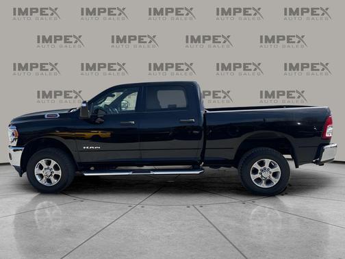 Diamond Black Crystal Pearlcoat 2024 RAM 2500 Big Horn Crew Cab 4x4 6'4' Box