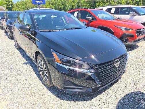 Super Black 2025 Nissan Altima 2.5 SV
