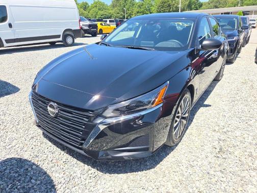 Super Black 2025 Nissan Altima 2.5 SV