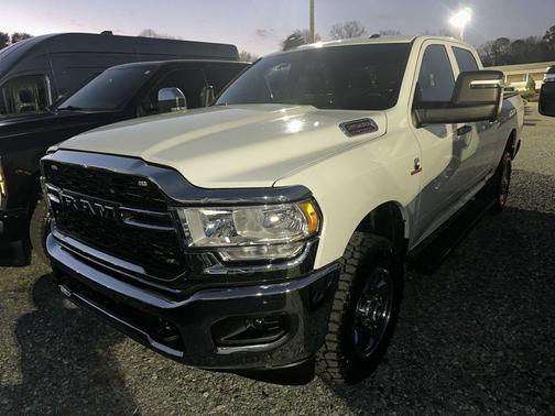2023 RAM 2500 Tradesman Crew Cab 4x4 6'4' Box