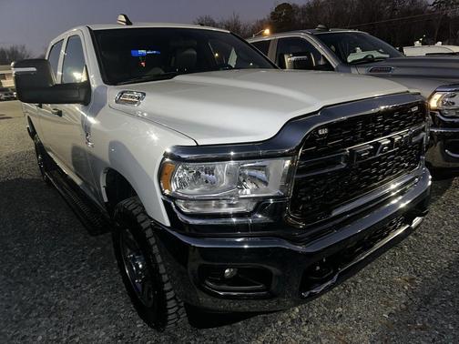 2023 RAM 2500 Tradesman Crew Cab 4x4 6'4' Box