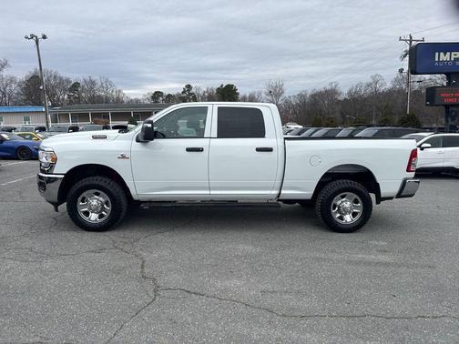 2023 RAM 2500 Tradesman Crew Cab 4x4 6'4' Box