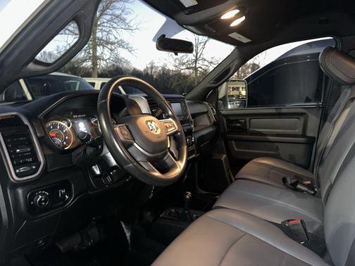 2023 RAM 2500 Tradesman Crew Cab 4x4 6'4' Box