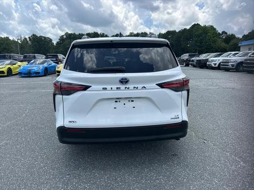 2021 Toyota Sienna LE