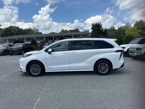 2021 Toyota Sienna LE
