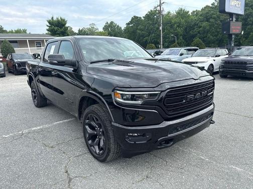 Diamond Black Crystal Pearlcoat 2023 RAM 1500 Limited