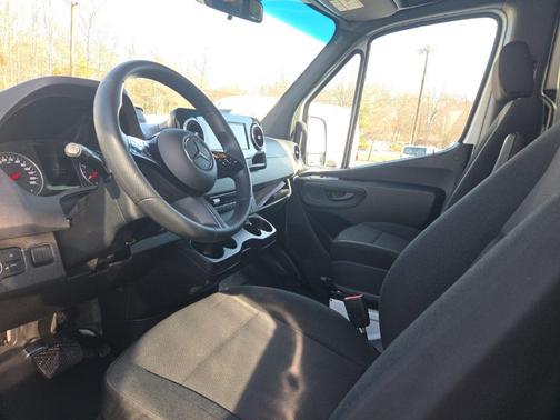 2025 Mercedes-Benz Sprinter 2500 High Roof