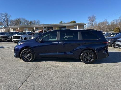2025 Toyota Sienna XSE 7 Passenger