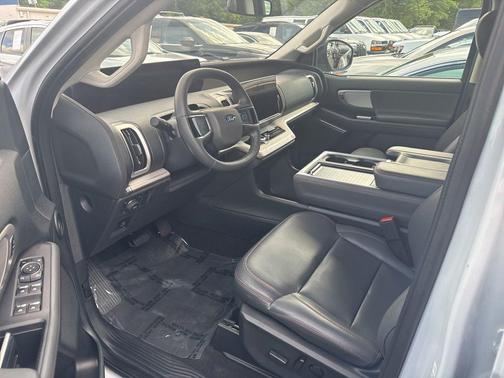 SPACE SILVER METALLIC 2025 Ford Expedition Active