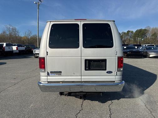 2007 Ford E350 Super Duty XL Wagon