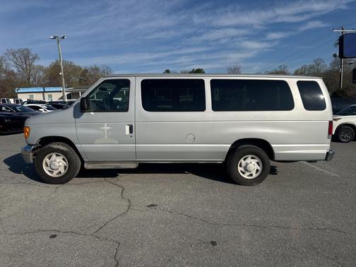2007 Ford E350 Super Duty XL Wagon