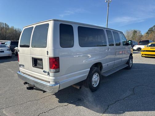 2007 Ford E350 Super Duty XL Wagon