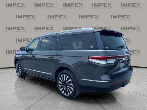 Chroma Caviar Dark Gray Metallic Clearcoat 2024 Lincoln Navigator Black Label