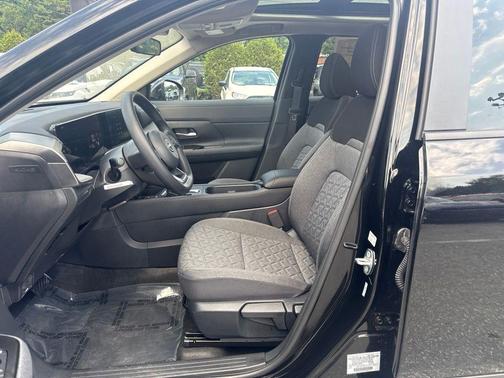 Super Black 2026 Nissan Kicks SV