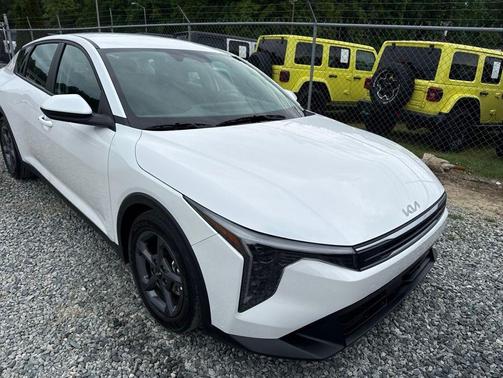 Snow White Pearl 2025 Kia K4 LXS