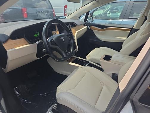 Pearl White Multi-Coat 2019 Tesla Model X 100D