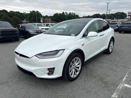 Pearl White Multi-Coat 2019 Tesla Model X 100D