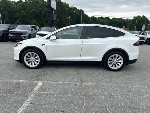 Pearl White Multi-Coat 2019 Tesla Model X 100D