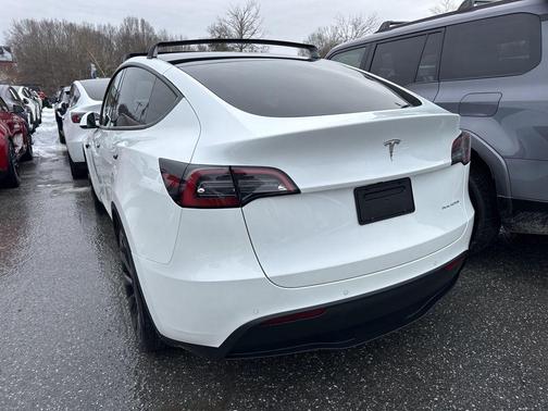 2022 Tesla Model Y Long Range Dual Motor All-Wheel Drive