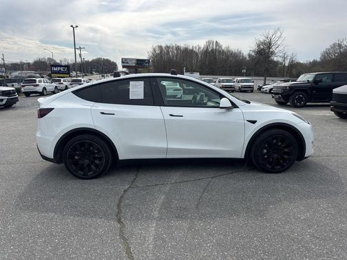 2022 Tesla Model Y Long Range Dual Motor All-Wheel Drive