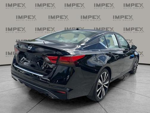 2022 Nissan Altima SR FWD