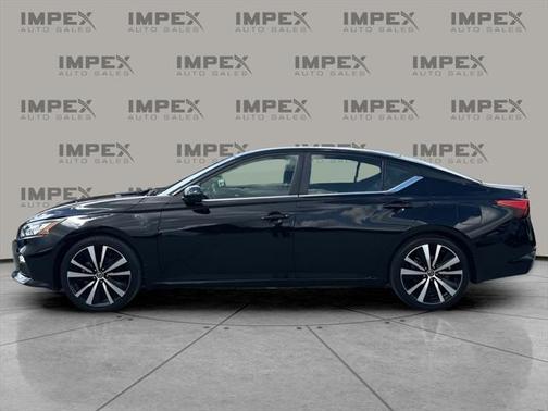 2022 Nissan Altima SR FWD