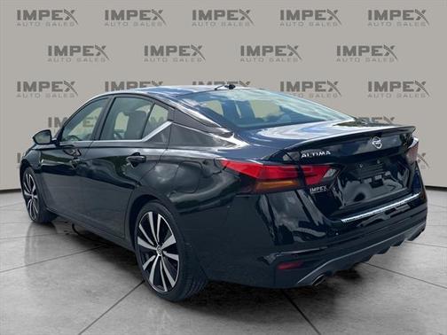 2022 Nissan Altima SR FWD