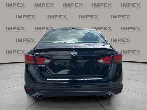 2022 Nissan Altima SR FWD