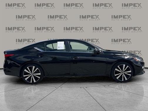 2022 Nissan Altima SR FWD