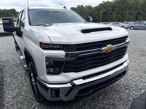 Summit White 2025 Chevrolet Silverado 2500 LT