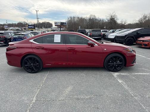 2022 Lexus ES 300h F SPORT