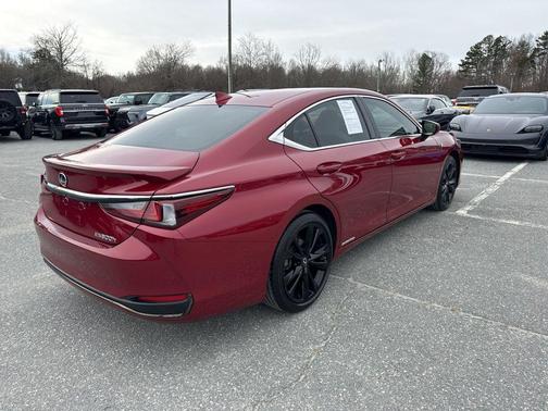 2022 Lexus ES 300h F SPORT