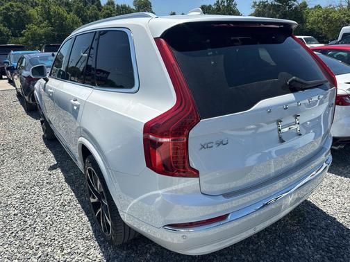 Crystal White Metallic 2023 Volvo XC90 B5 Plus