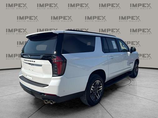 Iridescent Pearl Tricoat 2025 Chevrolet Suburban 4WD Z71
