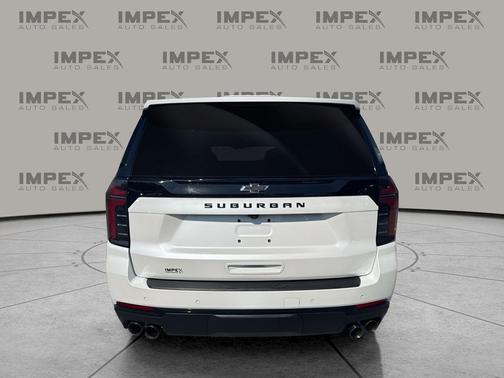 Iridescent Pearl Tricoat 2025 Chevrolet Suburban 4WD Z71