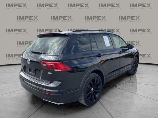 Deep Black Pearl 2021 Volkswagen Tiguan 2.0T SE 4MOTION