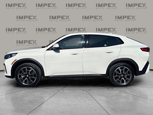 Alpine White 2026 BMW X2 xDrive28i