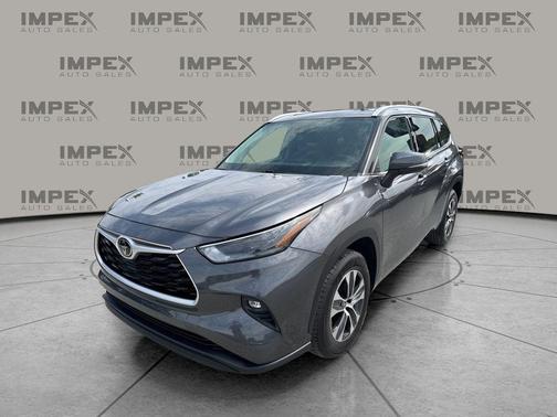Magnetic Gray Metallic 2022 Toyota Highlander XLE
