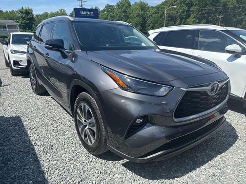 Magnetic Gray Metallic 2022 Toyota Highlander XLE