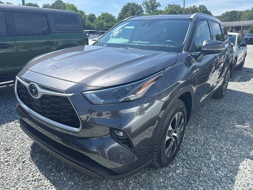 Magnetic Gray Metallic 2022 Toyota Highlander XLE