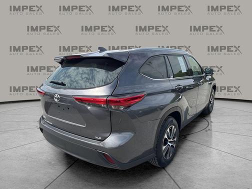 Magnetic Gray Metallic 2022 Toyota Highlander XLE